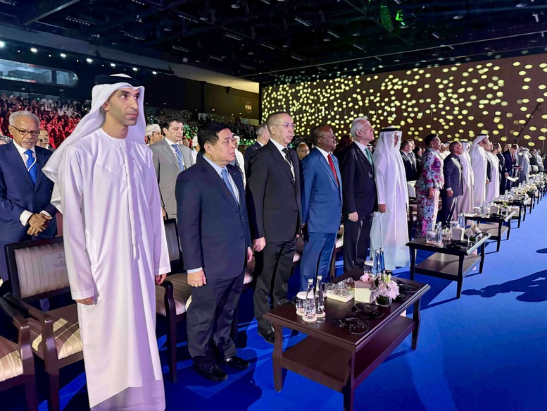 lan-song-moi-trong-boi-canh-dau-tu-toan-cau-hoa-huong-toi-mot-cau-truc-can-bang-hon