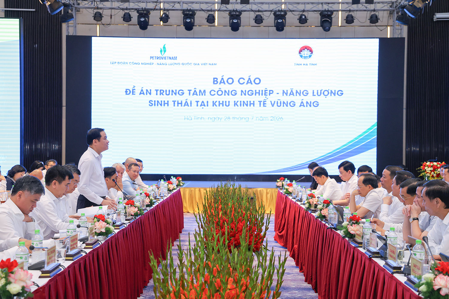 petrovietnam-lam-viec-voi-tinh-uy-ubnd-tinh-ha-tinh-ve-dinh-huong-mo-rong-hop-tac-linh-vuc-cong-nghiep-nang-luong