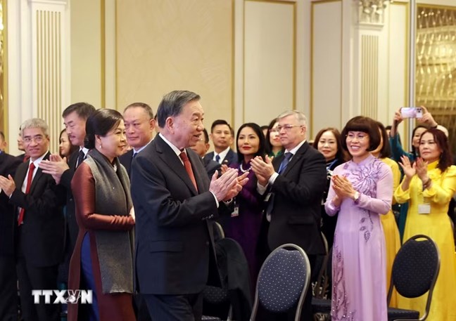 Tổng Bí thư, Chủ tịch nước Tô Lâm gặp gỡ cán bộ, nhân viên Cơ quan đại diện Việt Nam tại Bỉ và đại diện cộng đồng người Việt Nam tại châu Âu