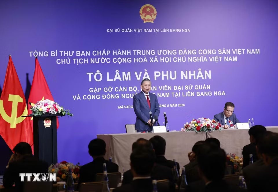 tong-bi-thu-chu-tich-nuoc-to-lam-gap-go-can-bo-nhan-vien-dai-su-quan-va-cong-dong-nguoi-viet-nam-tai-lien-bang-nga