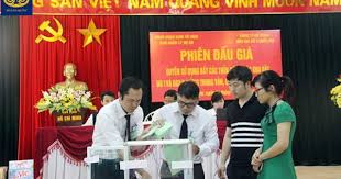 can-cu-chon-nha-thau-to-chuc-dau-gia-dat