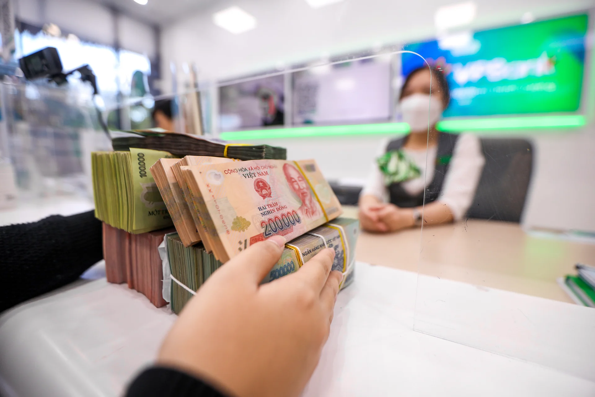 tang-truong-tin-dung-cao-co-the-tro-thanh-con-dao-2-luoi