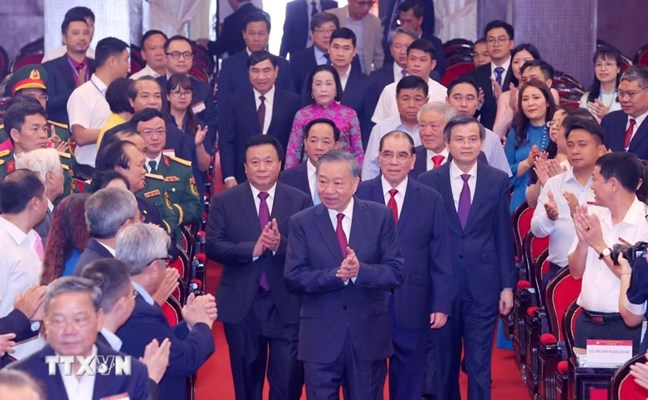 hoi-dong-ly-luan-trung-uong-tiep-tuc-khang-dinh-vai-tro-nong-cot-trong-nghien-cuu-va-tu-van-chien-luoc