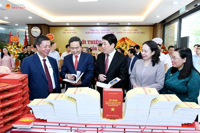 Chủ tịch Quốc hội Trần Thanh Mẫn dự Lễ giới thiệu sách “Sức mạnh của dân tộc Việt Nam trong sự nghiệp xây dựng và bảo vệ Tổ quốc“