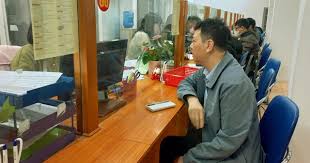 co-duoc-huong-tro-cap-that-nghiep-truoc-khi-xin-nghi-huu-som