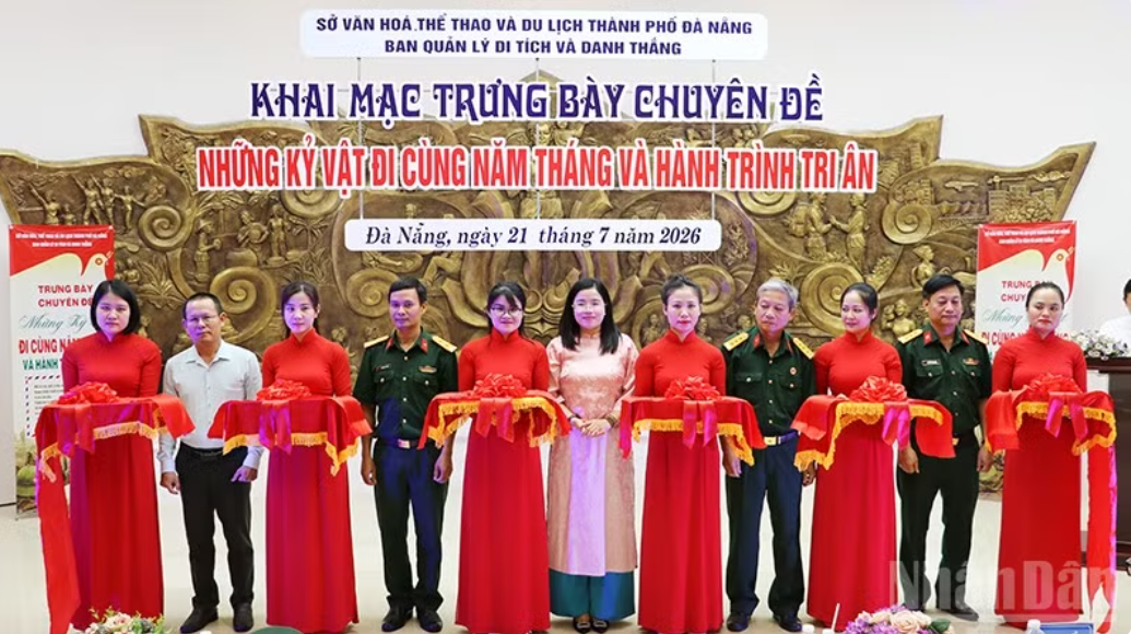 Trưng bày chuyên đề “Những kỷ vật đi cùng năm tháng và hành trình tri ân”