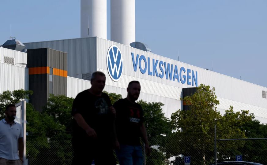 volkswagen-chinh-thuc-xuong-tay-pha-bo-loat-cam-ket-ton-tai-hang-thap-ky