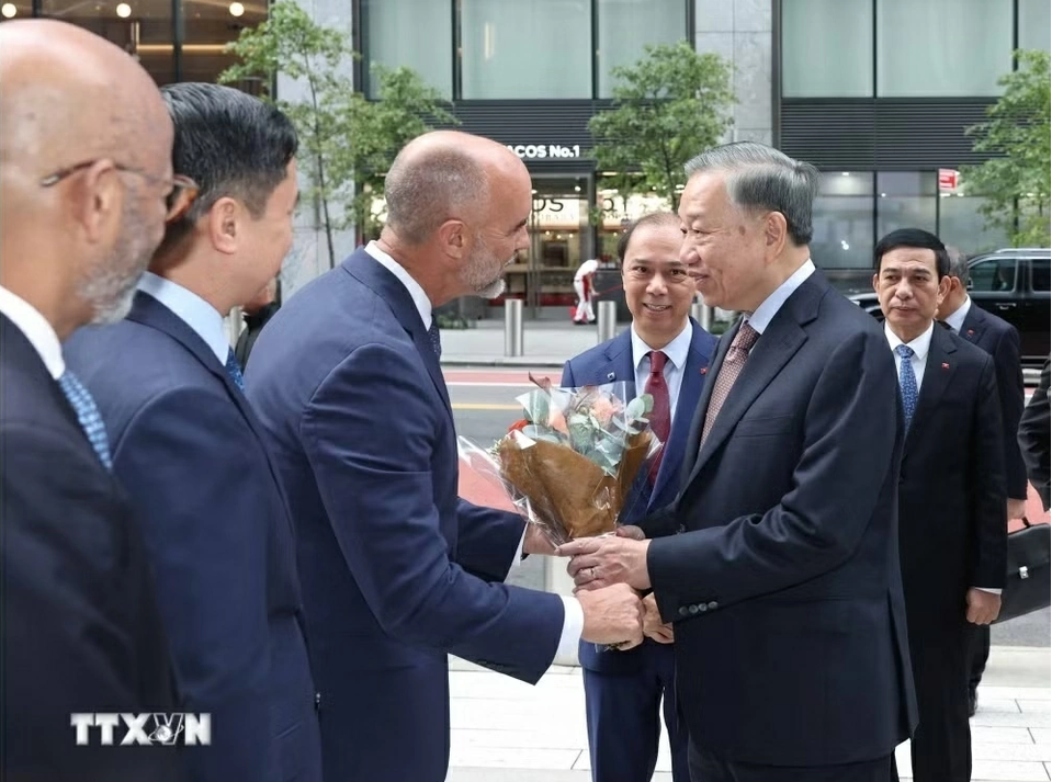 tong-bi-thu-chu-tich-nuoc-to-lam-tham-va-lam-viec-voi-tap-doan-pfizer-tai-hoa-ky