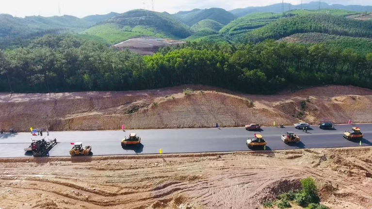 Giải ngân đầu tư công tăng tốc, tiến độ được chấm điểm