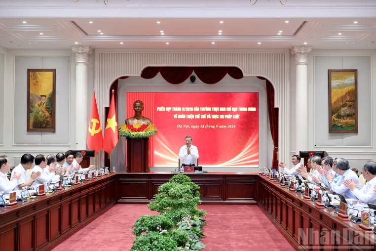 Xây dựng pháp luật và thực thi pháp luật phải là một chỉnh thể thống nhất