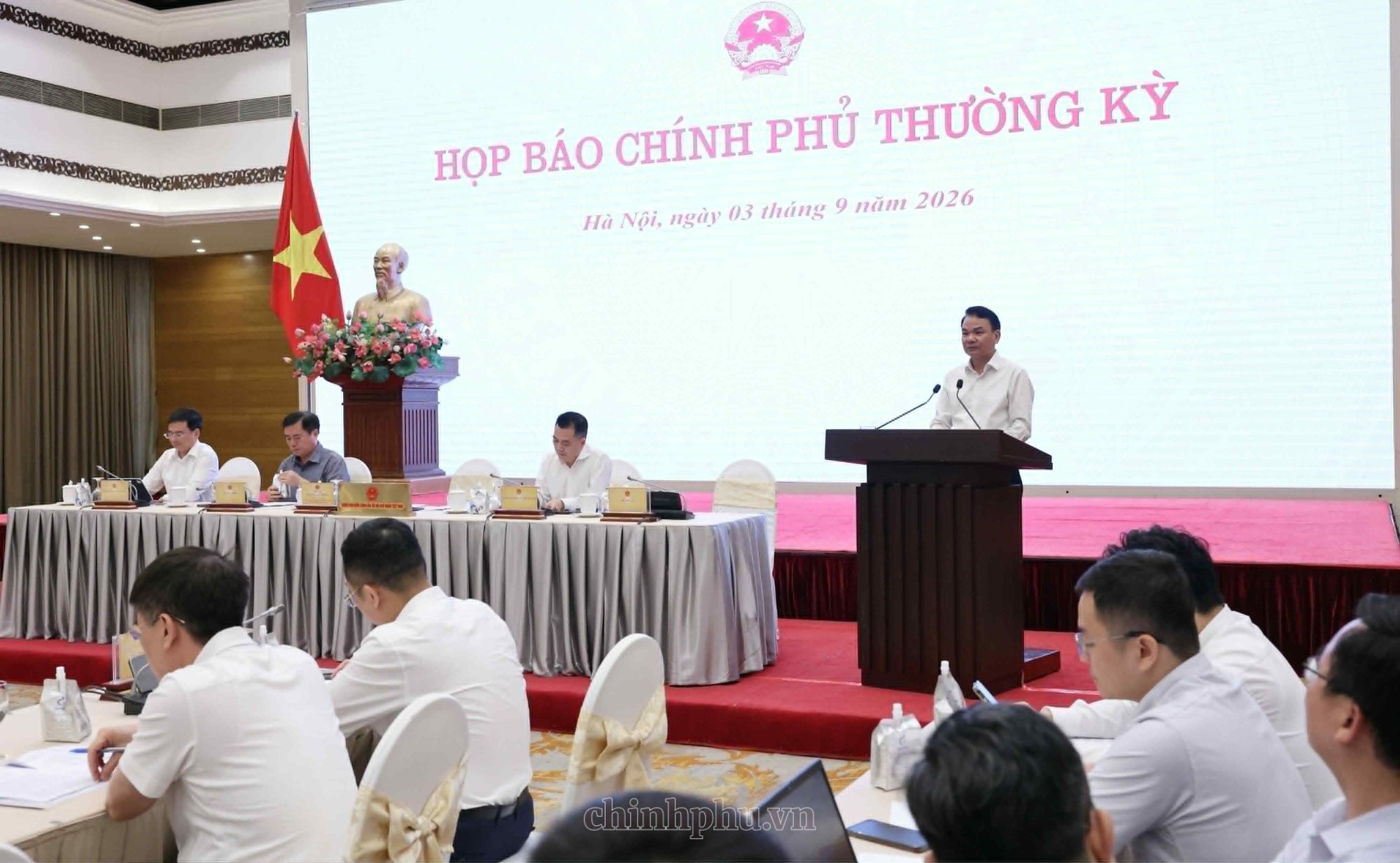 hop-bao-chinh-phu-thuong-ky-thang-82026-kinh-te-vi-mo-on-dinh-lam-phat-duoc-kiem-soat-cac-can-doi-lon-duoc-bao-dam