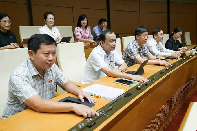 quoc-hoi-thong-qua-luat-thue-tndn-sua-doi-bao-chi-chiu-thue-10