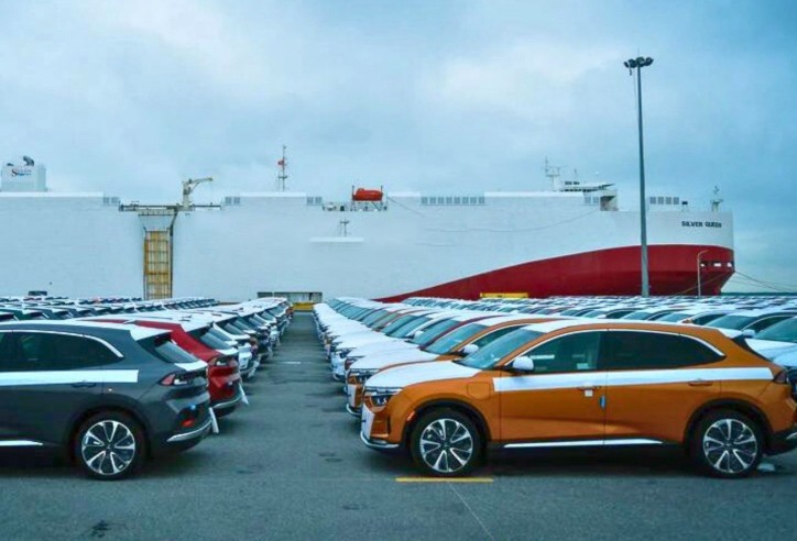 can-nhac-ap-dung-het-uu-dai-cu-roi-moi-de-xuat-uu-dai-moi-ve-le-phi-truoc-ba-voi-o-to-dien