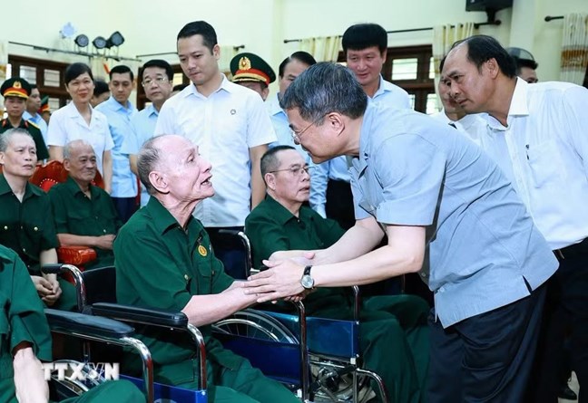 thu-tuong-tiep-noi-truyen-thong-uong-nuoc-nho-nguon-cham-lo-tot-hon-cho-nguoi-co-cong