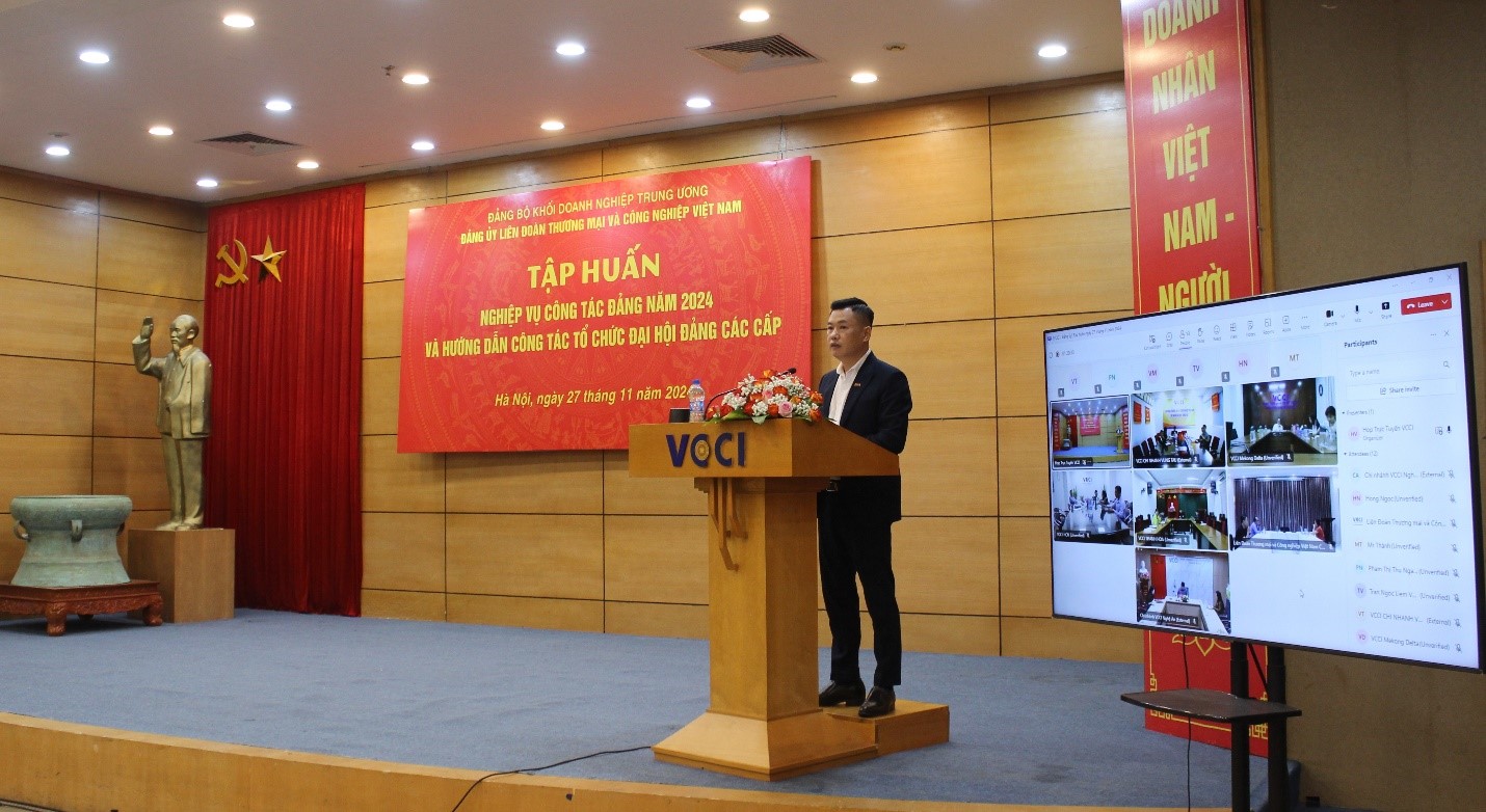 Đồng chí Bùi Quang Cường, Ủy viên BTV, Chánh Văn phòng ĐU truyền đạt.jpg