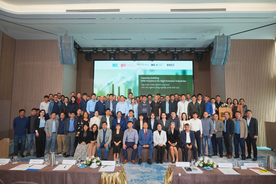 vcci-hop-tac-to-chuc-chuong-trinh-tap-huan-nang-cao-nang-luc-ve-kiem-ke-khi-nha-kinh-cho-doanh-nghiep-phat-thai-cao