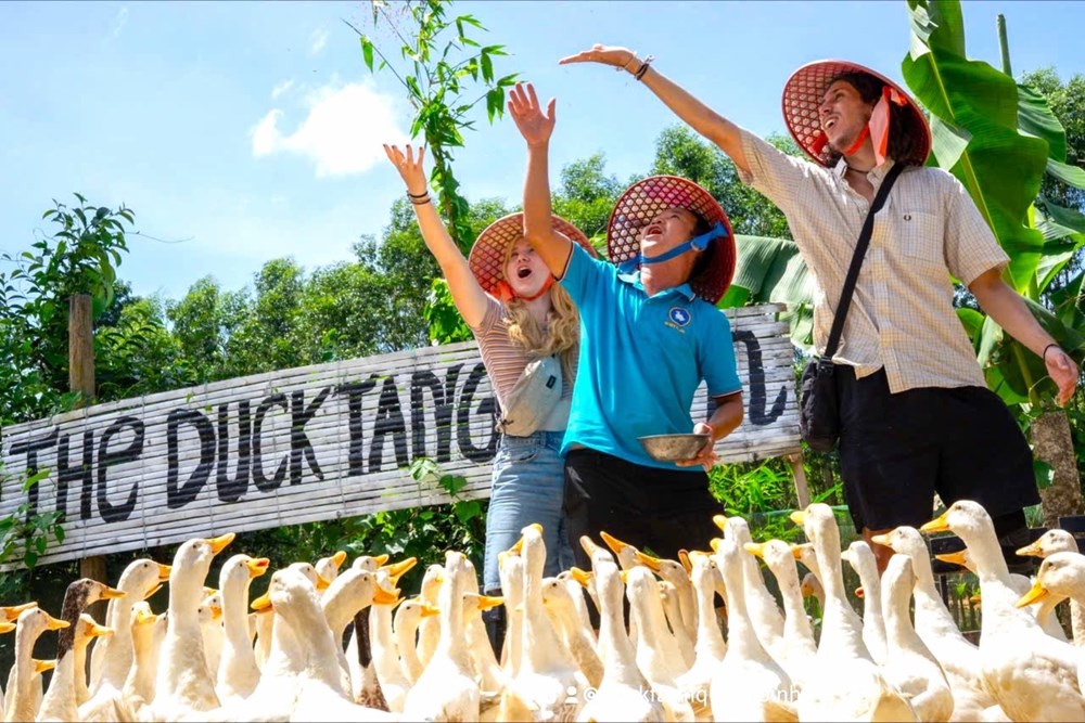 du-khach-quoc-te-dang-tim-gi-o-viet-nam-ngoai-bien-va-di-san