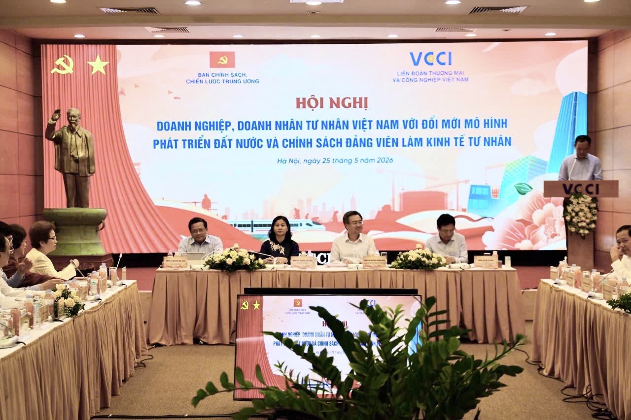 Hội nghị “Doanh nghiệp, doanh nhân tư nhân Việt Nam với đổi mới mô hình phát triển đất nước và chính sách đảng viên làm kinh tế tư nhân”.
