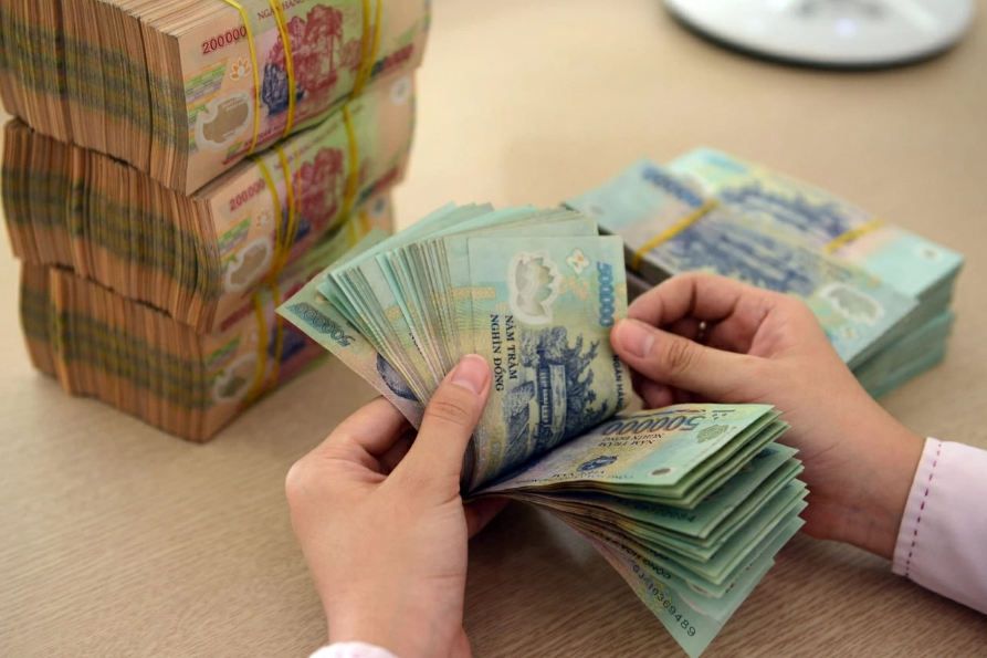 Lương tăng và bài toán giữ giá