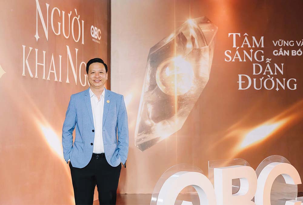 21.ang12-ong_TRan_Van_Hieu.jpg
