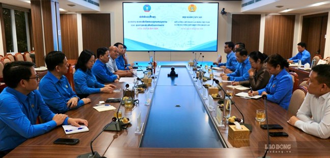 Tổng LĐLĐ Việt Nam hội đàm với Chủ tịch Trung ương Liên hiệp Công đoàn Lào