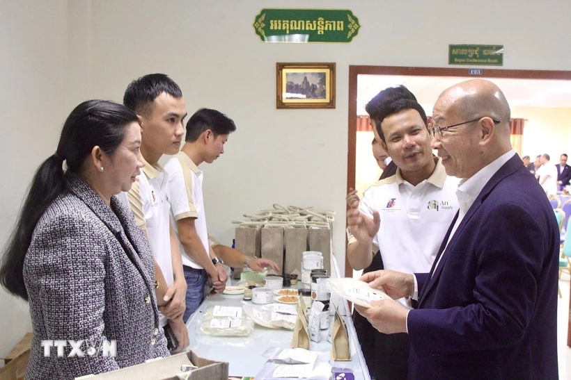 7.o-ve-hop-tac-doi-tac-thuong-mai-giua-campuchia-va-viet-nam-2006-1.webp