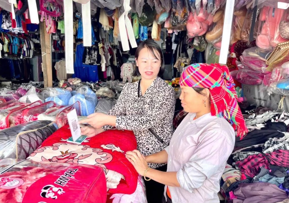 Chợ vùng cao Hạnh Phúc thúc đẩy thanh toán không dùng tiền mặt