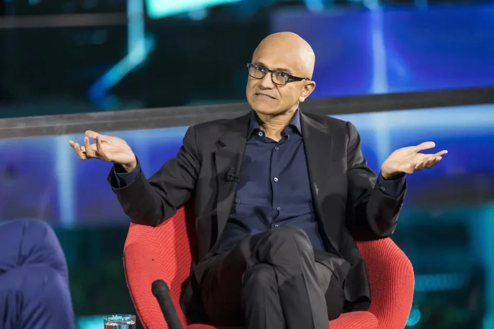 Văn hóa kinh doanh của Micosoft dưới thời Satya Nadella: 'Học tất cả' thay vì 'biết tất cả'