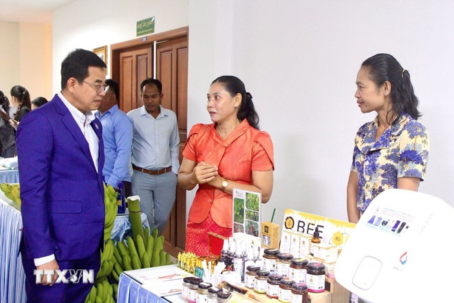7.thao-ve-hop-tac-doi-tac-thuong-mai-giua-campuchia-va-viet-nam-2006-2.jpg