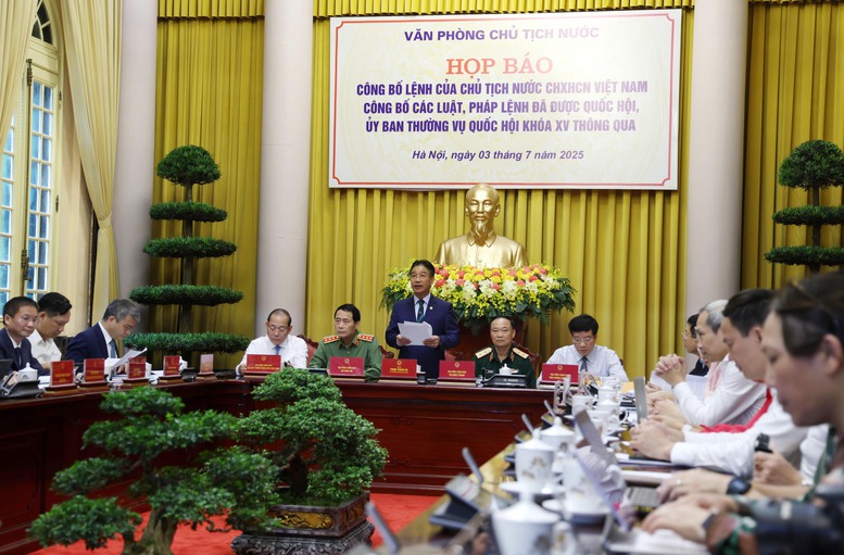 cong-bo-lenh-cua-chu-tich-nuoc-ve-15-luat-1-phap-lenh-vua-duoc-thong-qua