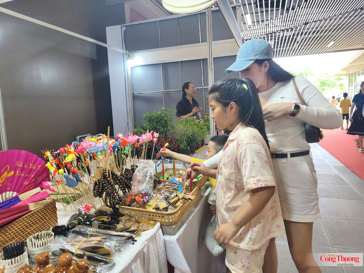 Cắt giảm túi ni lông và rác thải nhựa: Hướng tới tiêu dùng xanh