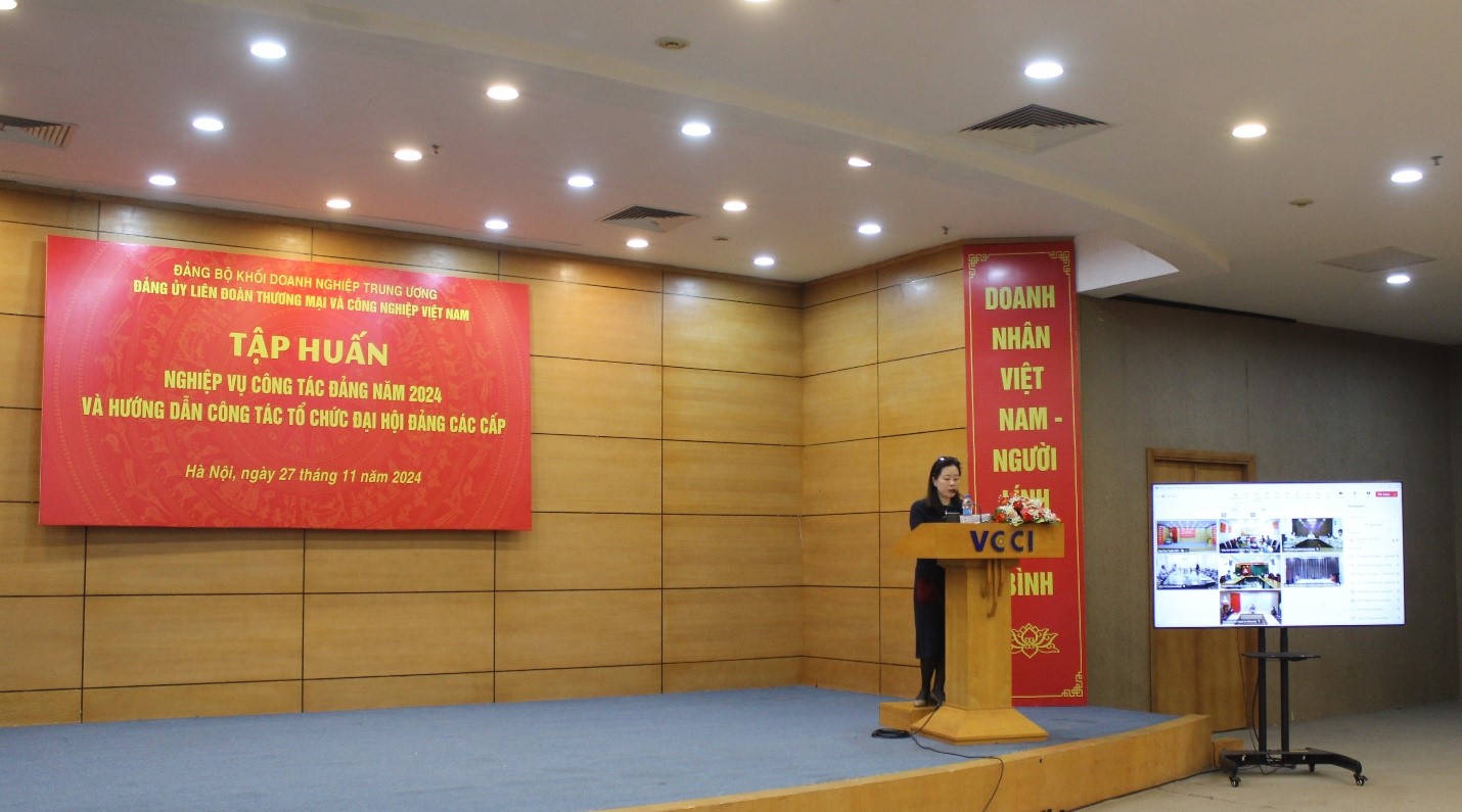 Đồng chí Trần Thị Lan Anh, Phó Bí thư Đảng ủy VCCI phát biểu khai mạc.jpg