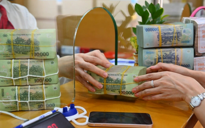 Tín dụng tăng tốc lúc tiết kiệm tụt đỉnh: Ngân hàng lo xoay nguồn vốn