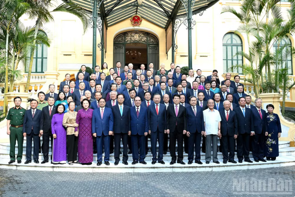 gop-phan-cung-co-doan-ket-trao-truyen-ban-linh-tri-tue-van-hoa-lanh-dao-cho-cac-the-he