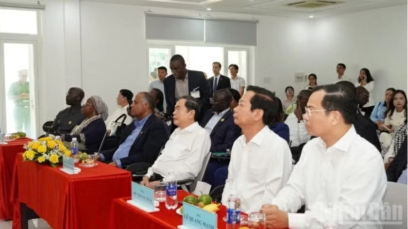 chu-tich-quoc-hoi-tran-thanh-man-va-chu-tich-quoc-hoi-bo-bien-nga-tham-cong-ty-co-phan-nong-nghiep-cong-nghe-cao-trung-an