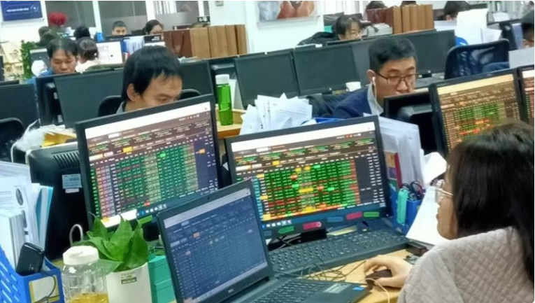 Chứng khoán ngày 28/10: VN-Index giữ sắc xanh trước áp lực phân hóa