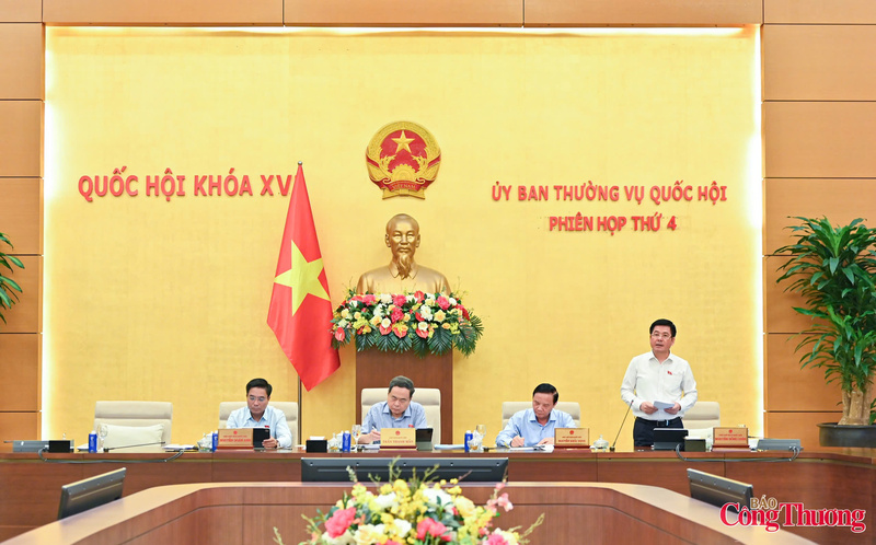 Bộ trưởng Lê Mạnh Hùng: Hoàn thiện pháp lý, tạo đột phá cho ngành dầu khí phát triển