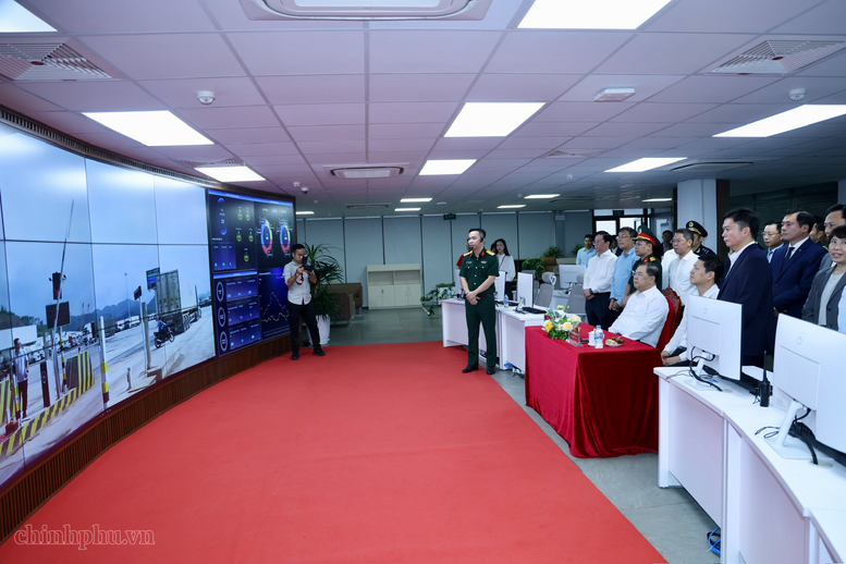 Phó Thủ tướng Thường trực Phạm Gia Túc khảo sát mô hình công viên logistics, cửa khẩu thông minh tại Lạng Sơn