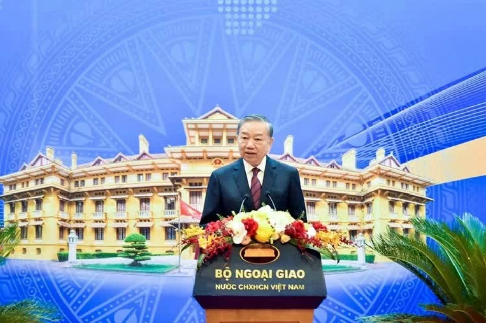 Phiên toàn thể về Ngoại giao phục vụ phát triển đất nước trong giai đoạn mới – tư duy đột phá, hành động quyết liệt, kết quả thực chất