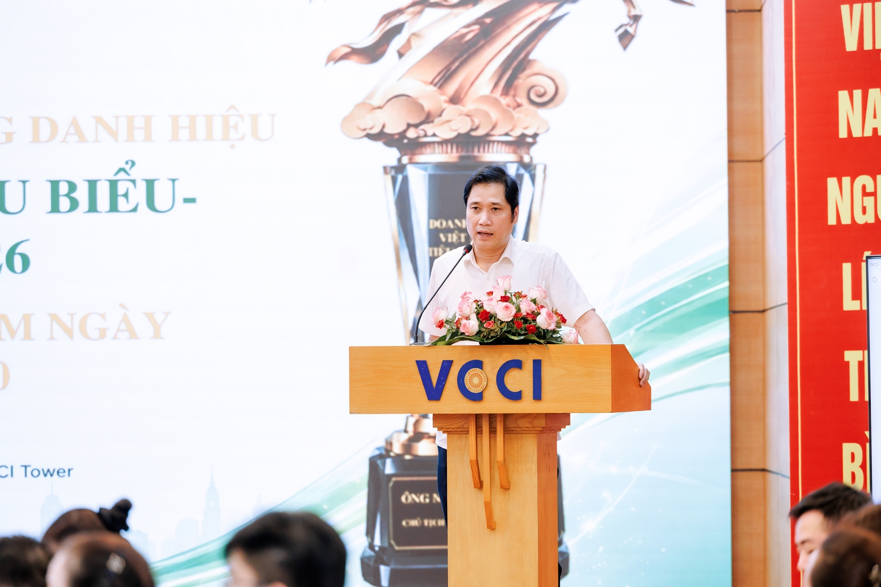 “Doanh nhân Việt Nam tiêu biểu - Cúp Thánh Gióng” 11/8/2026