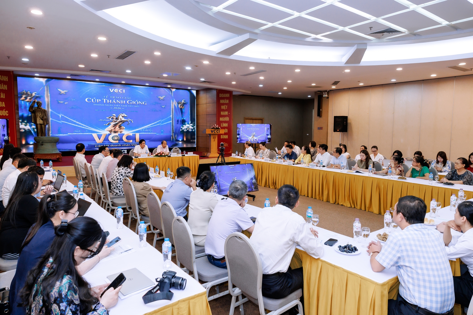 “Doanh nhân Việt Nam tiêu biểu - Cúp Thánh Gióng” 11/8/2026