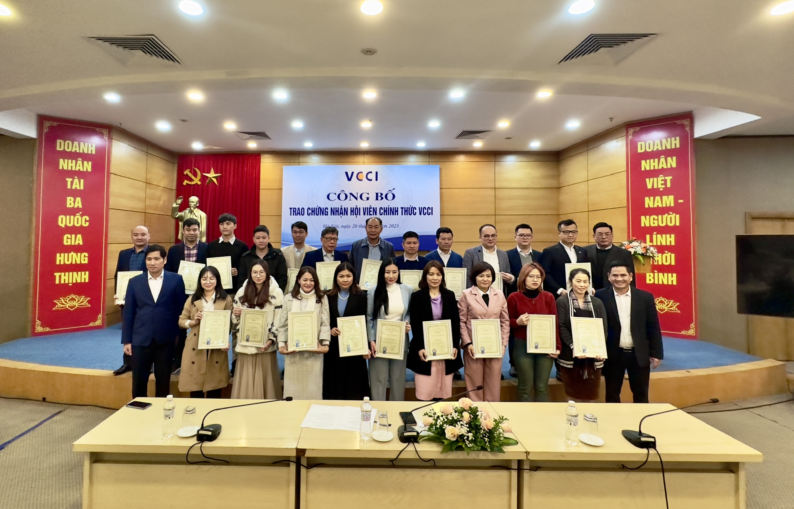 VCCI trao chứng nhận hội viên VCCI đợt 2 năm 2023