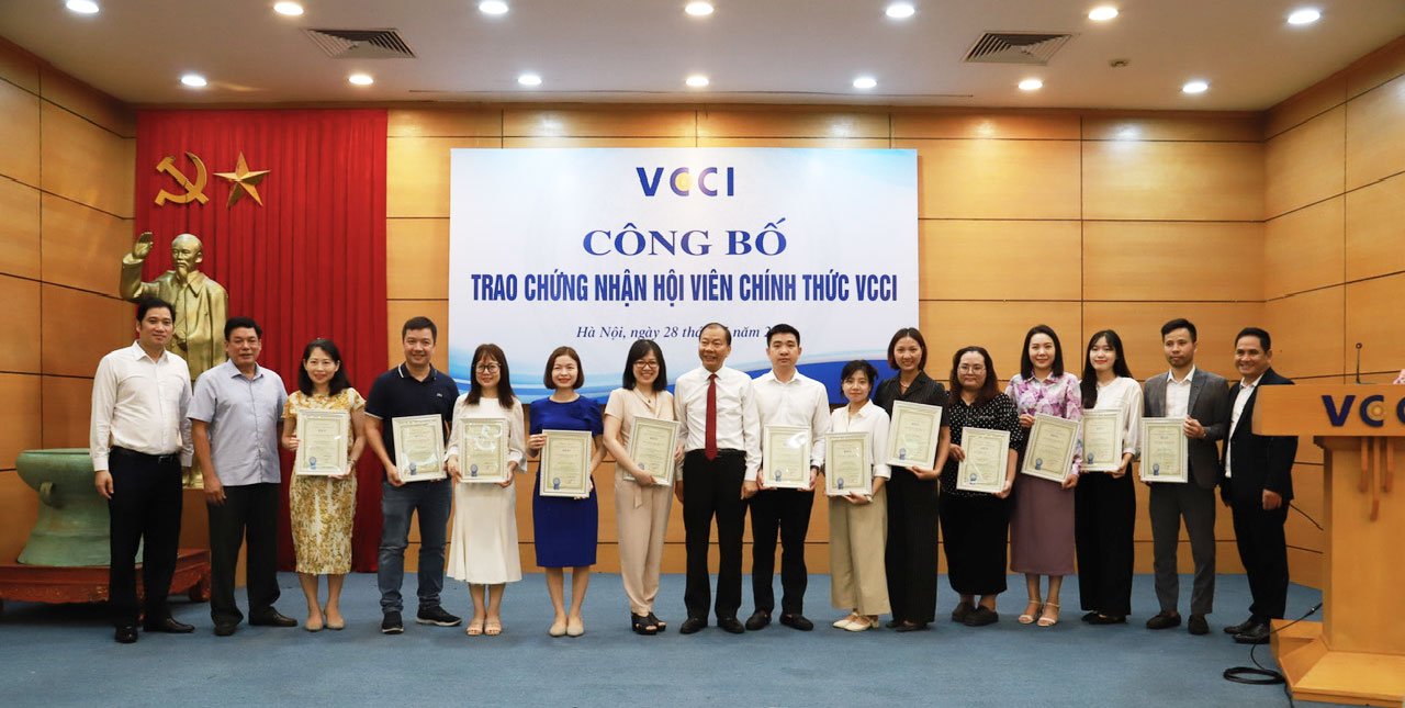 VCCI trao chứng nhận hội viên đợt 1 năm 2024