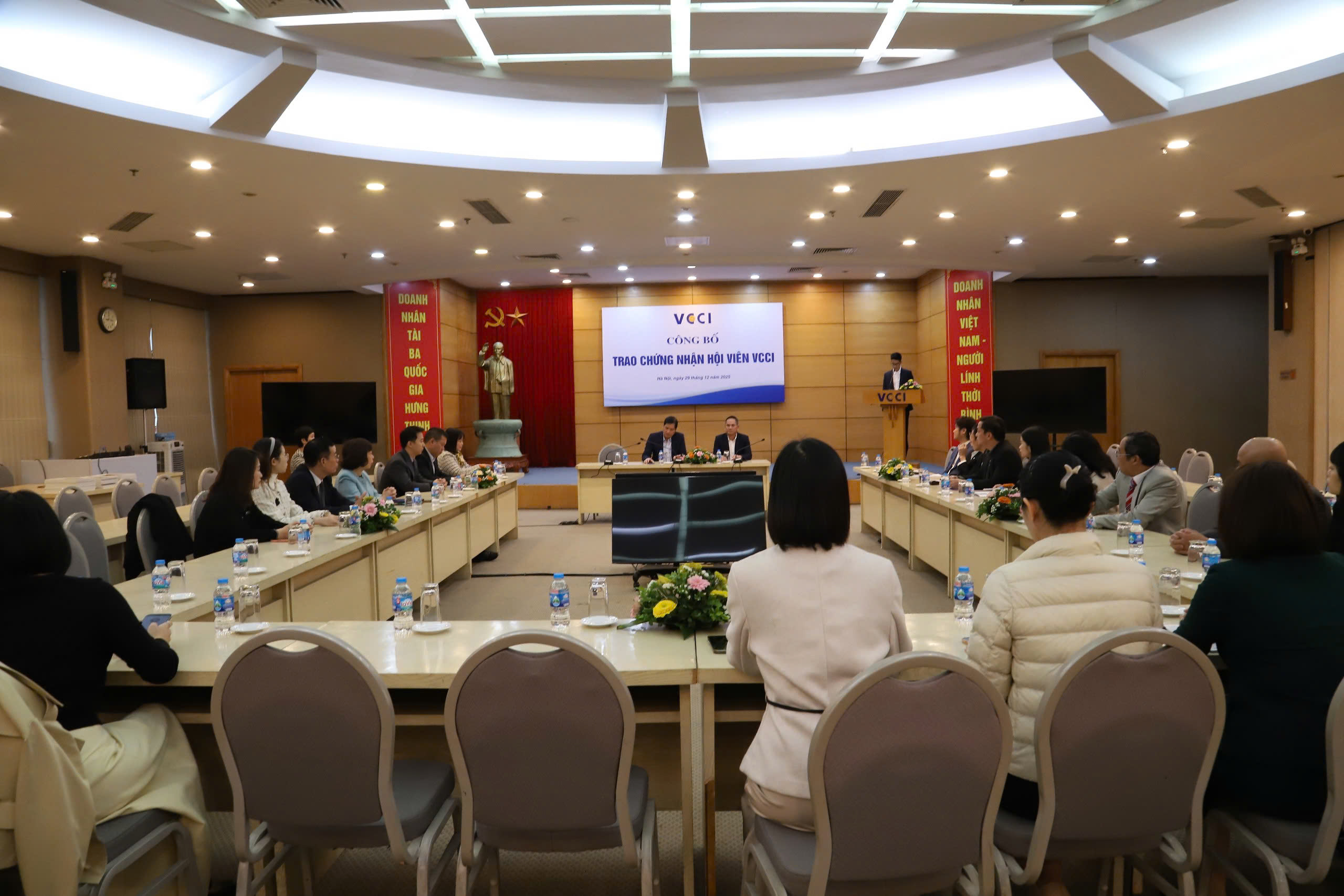 Công bố trao chứng nhận hội viên VCCI ngày 29/12/2025