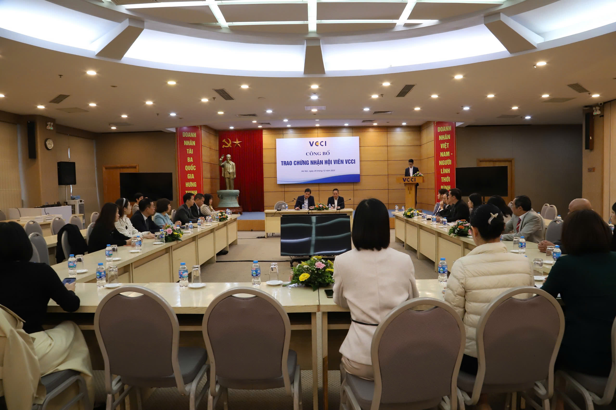 Công bố trao chứng nhận hội viên VCCI ngày 29/12/2025