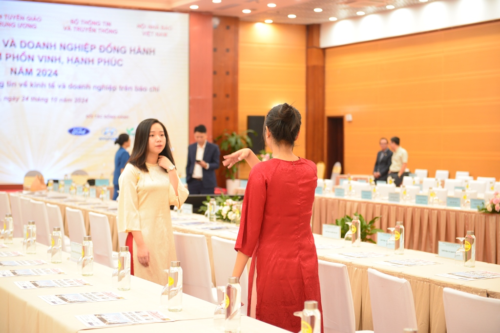 Diễn đàn Báo chí và Doanh nghiệp đồng hành vì Việt Nam phồn vinh, hạnh phúc năm 2024