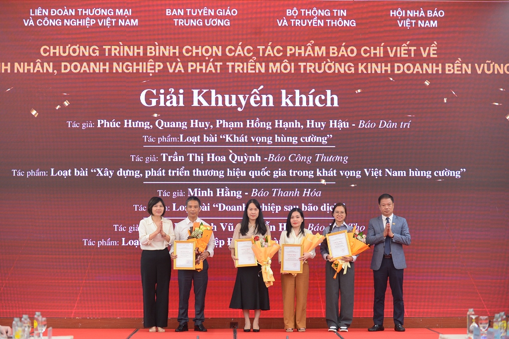 Diễn đàn Báo chí và Doanh nghiệp đồng hành vì Việt Nam phồn vinh, hạnh phúc năm 2024