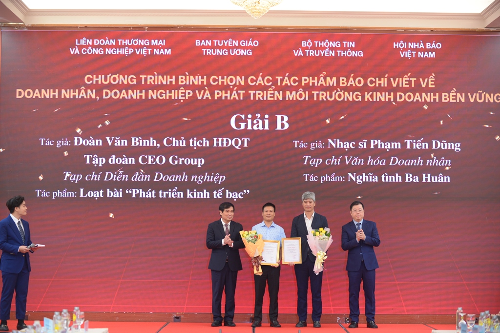 Diễn đàn Báo chí và Doanh nghiệp đồng hành vì Việt Nam phồn vinh, hạnh phúc năm 2024