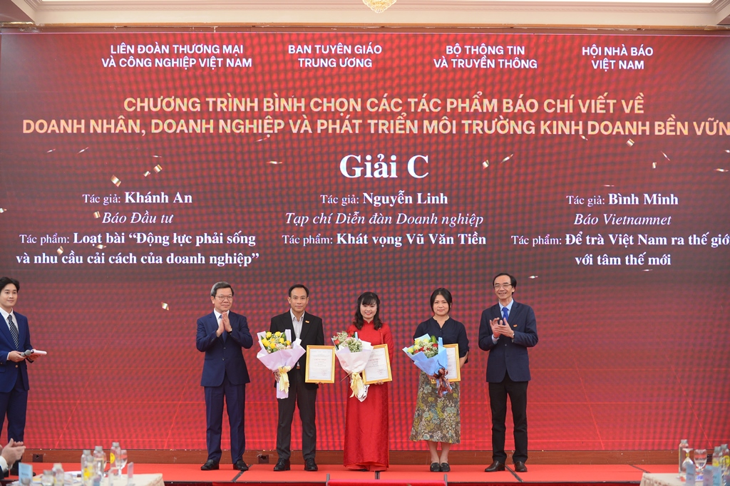 Diễn đàn Báo chí và Doanh nghiệp đồng hành vì Việt Nam phồn vinh, hạnh phúc năm 2024