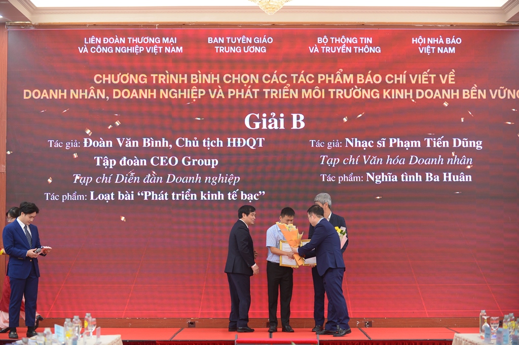 Diễn đàn Báo chí và Doanh nghiệp đồng hành vì Việt Nam phồn vinh, hạnh phúc năm 2024